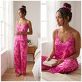 Conjunto de Pijama Floral Rosa y Magenta con Coletero